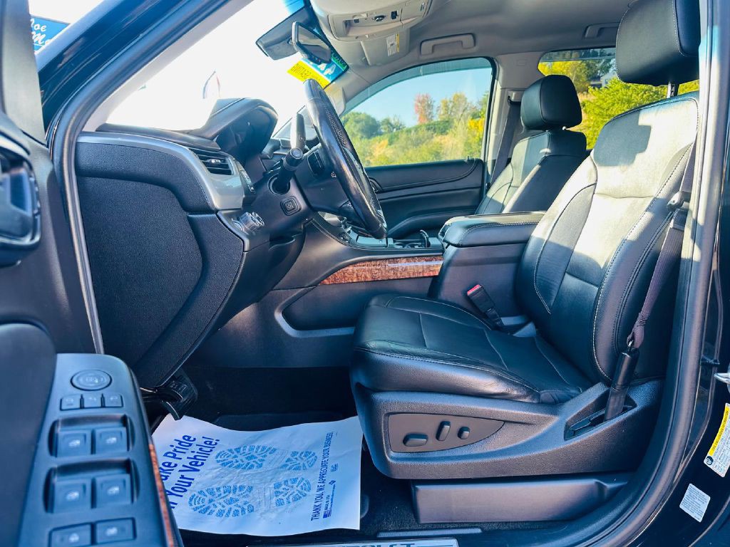 2017 Chevrolet Suburban Image 12