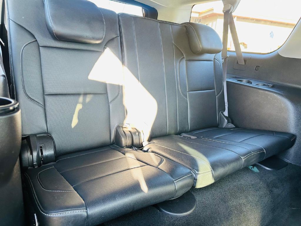 2017 Chevrolet Suburban Image 17