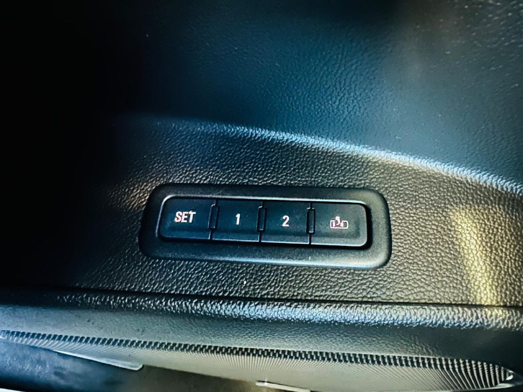 2017 Chevrolet Suburban Image 30