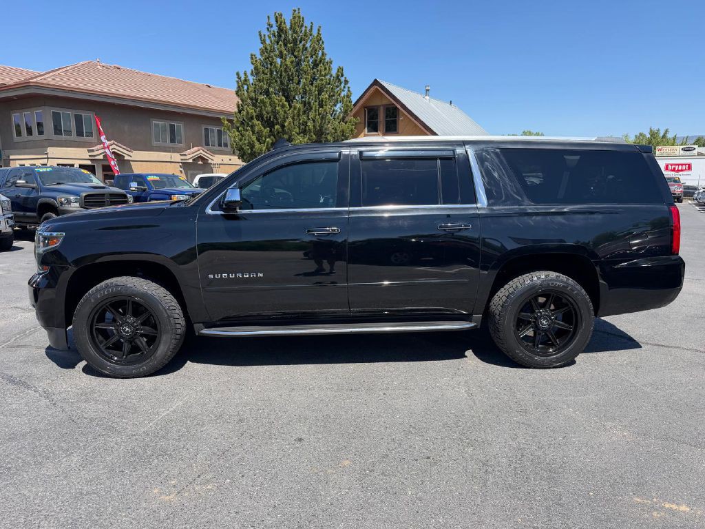 2017 Chevrolet Suburban Image 4