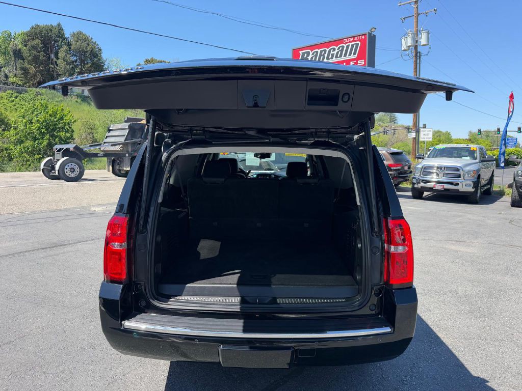 2017 Chevrolet Suburban Image 11