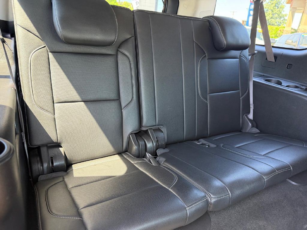 2017 Chevrolet Suburban Image 17