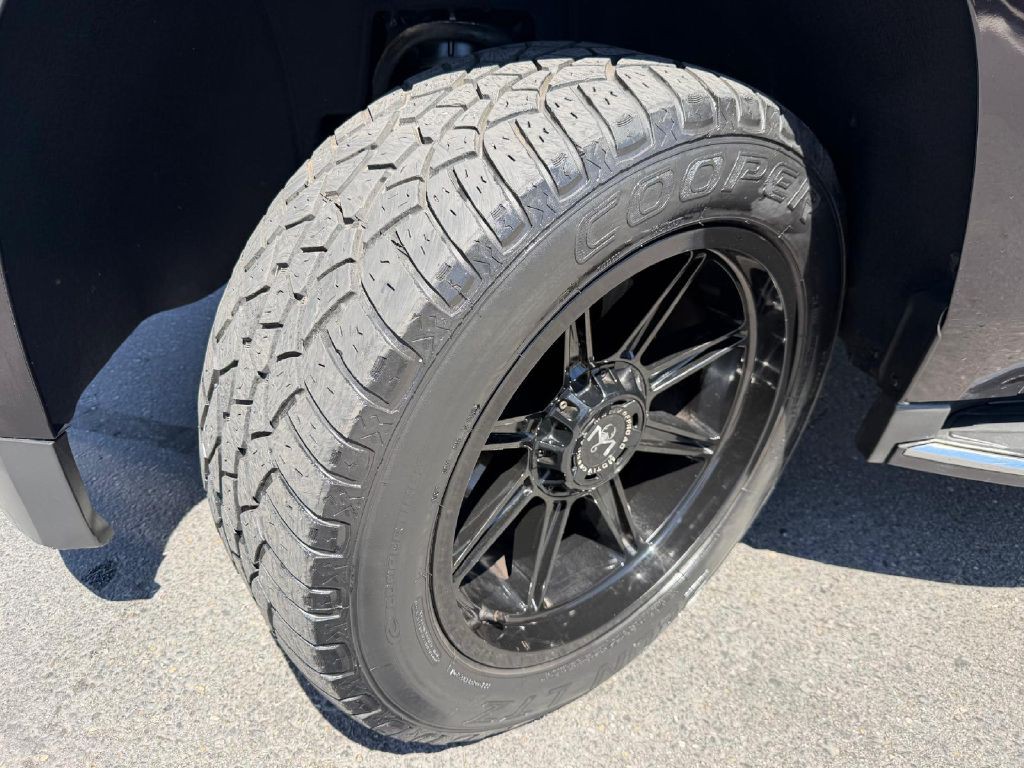 2017 Chevrolet Suburban Image 37