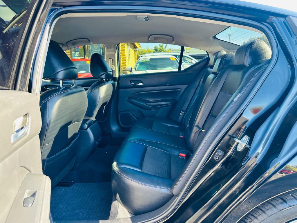 2020 Nissan Altima Image 13