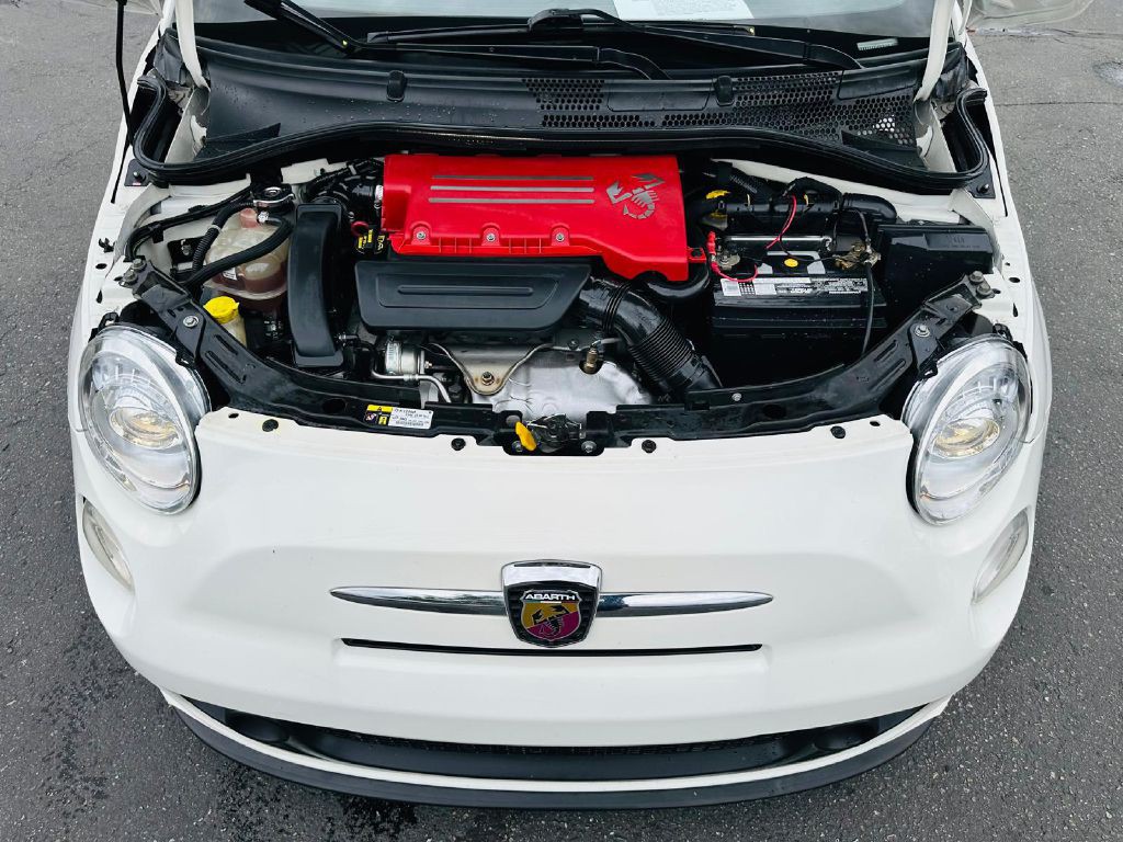 2015 FIAT 500 Image 10