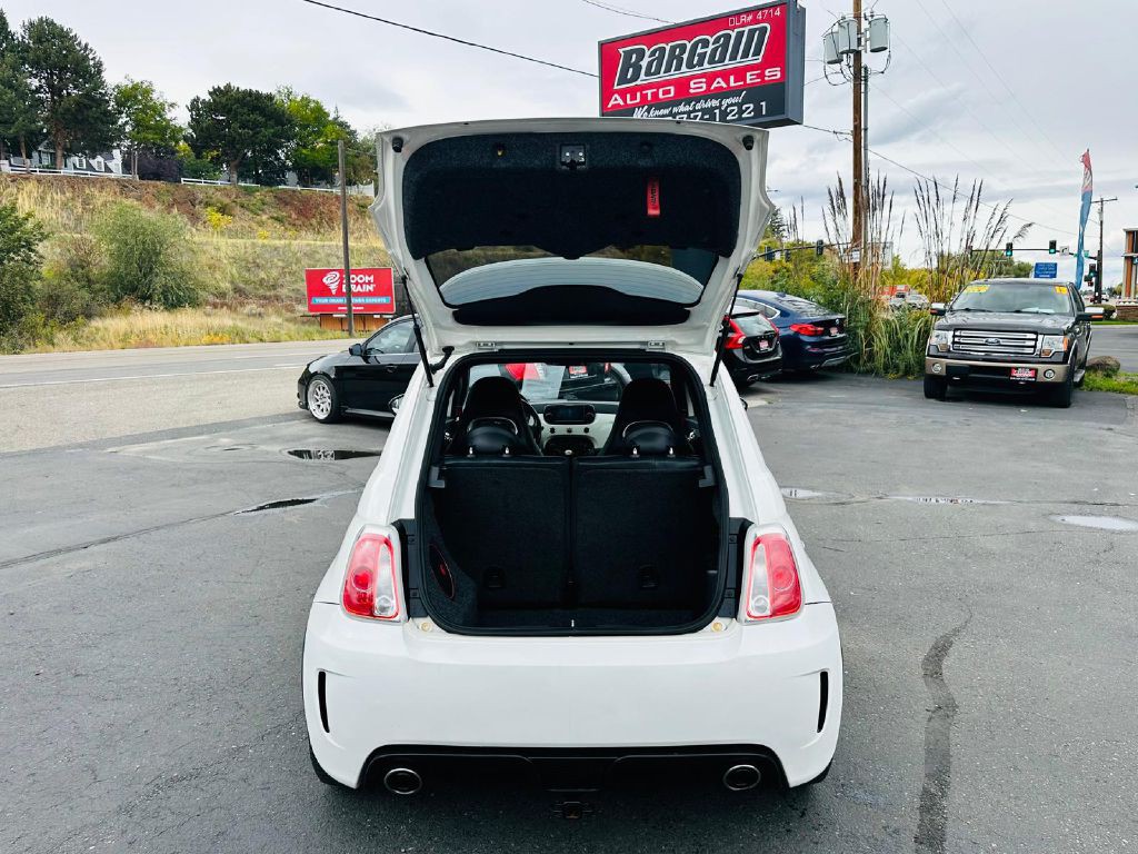 2015 FIAT 500 Image 11