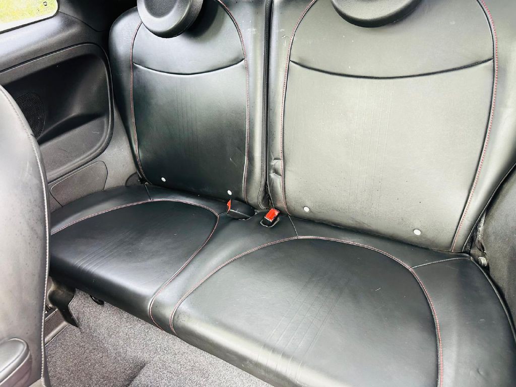 2015 FIAT 500 Image 13