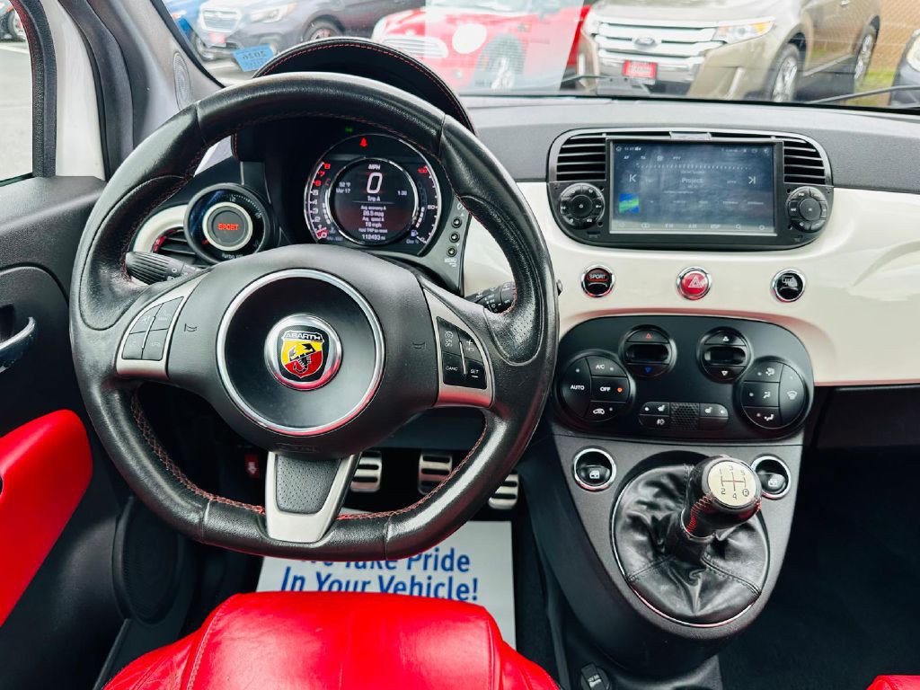 2015 FIAT 500 Image 17