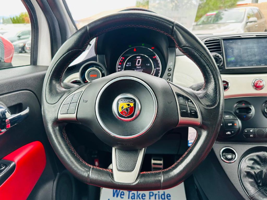 2015 FIAT 500 Image 18
