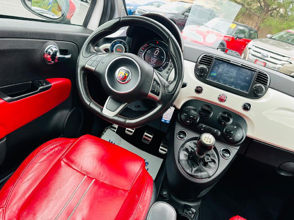 2015 FIAT 500 Image 20