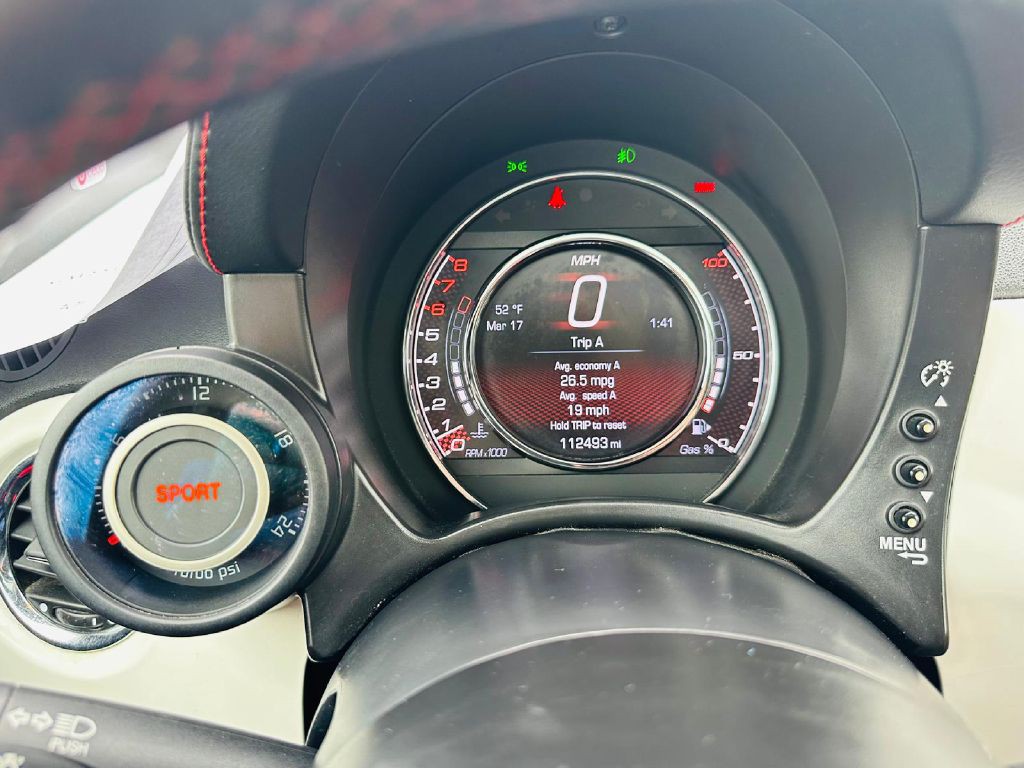 2015 FIAT 500 Image 26