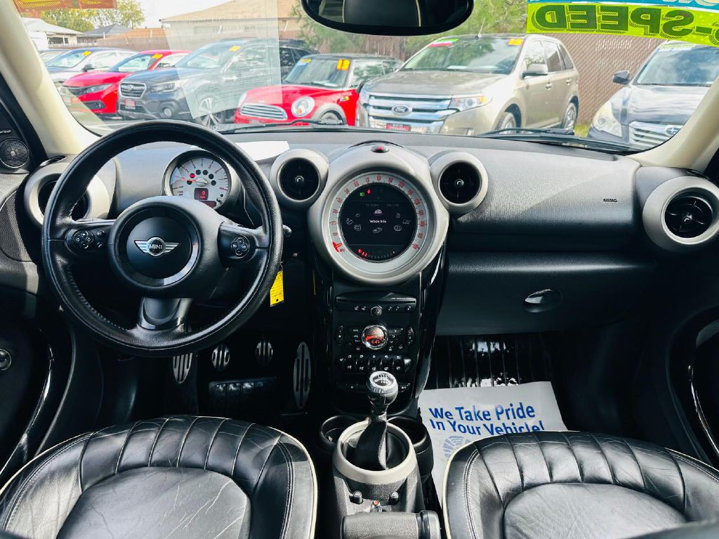 2012 MINI Countryman Image 16