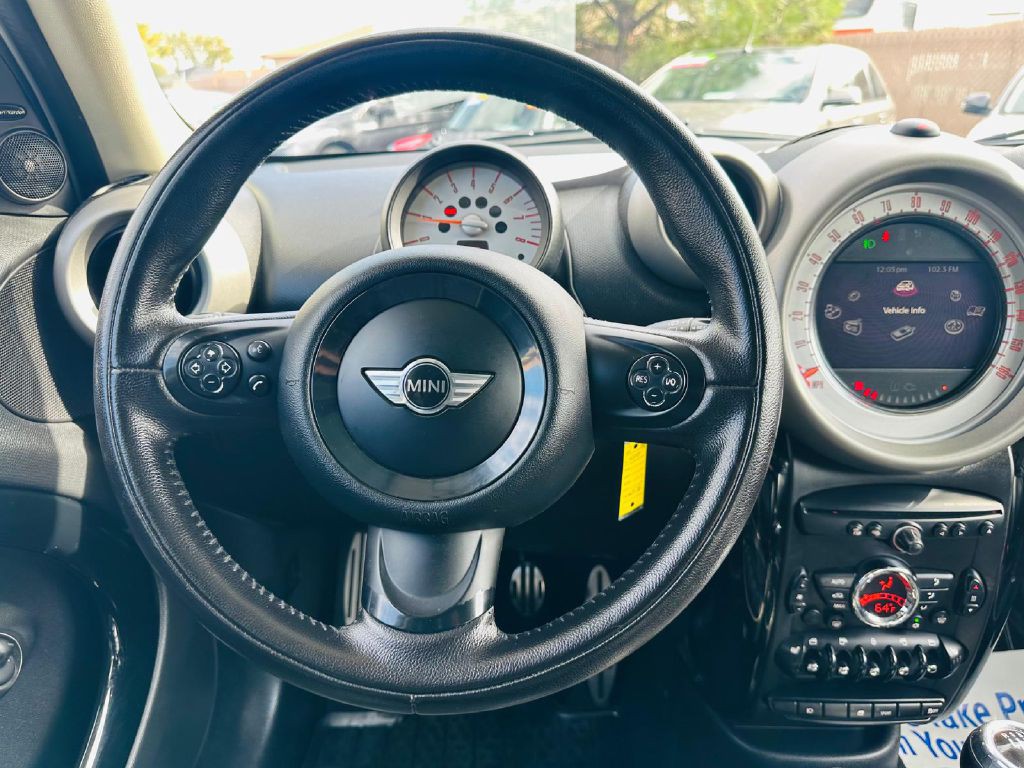 2012 MINI Countryman Image 18