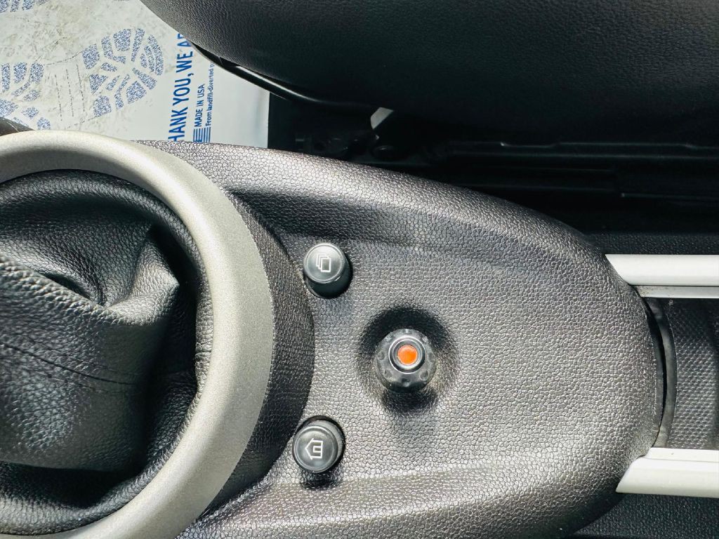2012 MINI Countryman Image 22