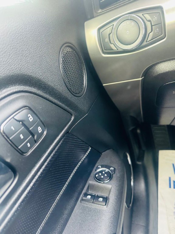 2015 Ford Mustang Image 28