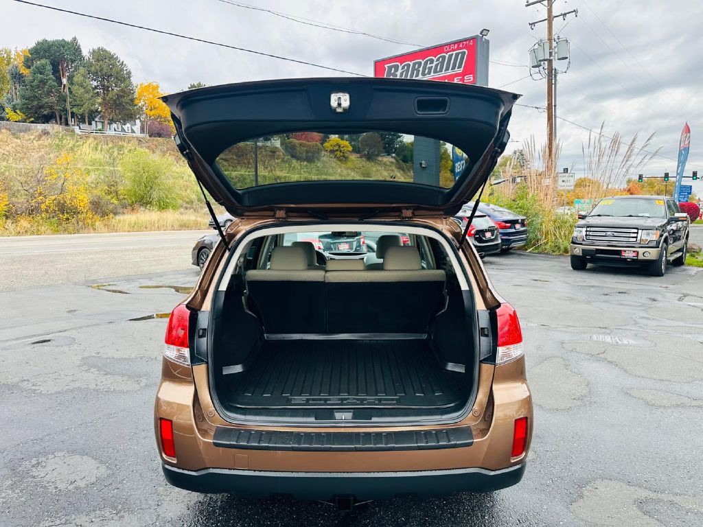 2012 Subaru Outback Image 10