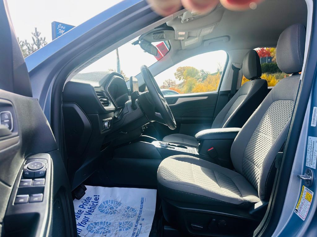 2022 Ford Escape Image 12