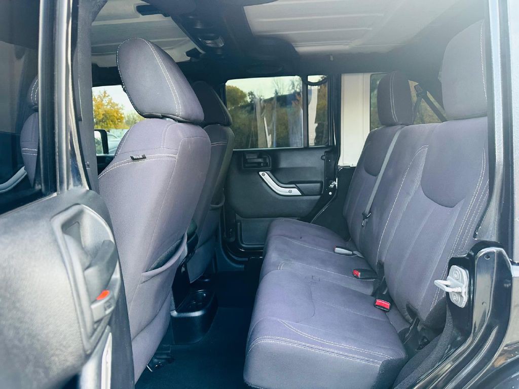 2013 Jeep Wrangler Unlimited Image 13