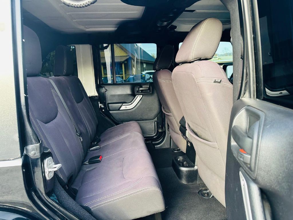 2013 Jeep Wrangler Unlimited Image 15