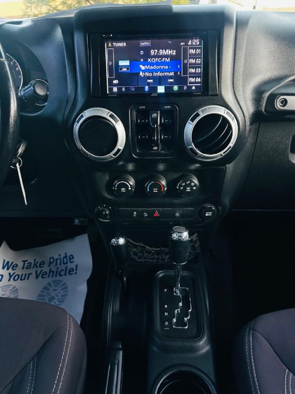 2013 Jeep Wrangler Unlimited Image 19