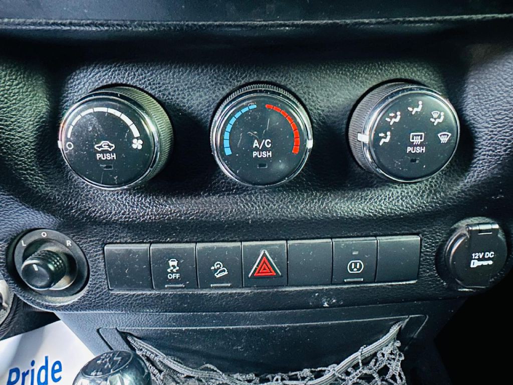 2013 Jeep Wrangler Unlimited Image 23