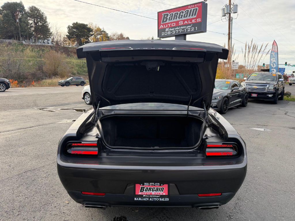 2019 Dodge Challenger Image 11