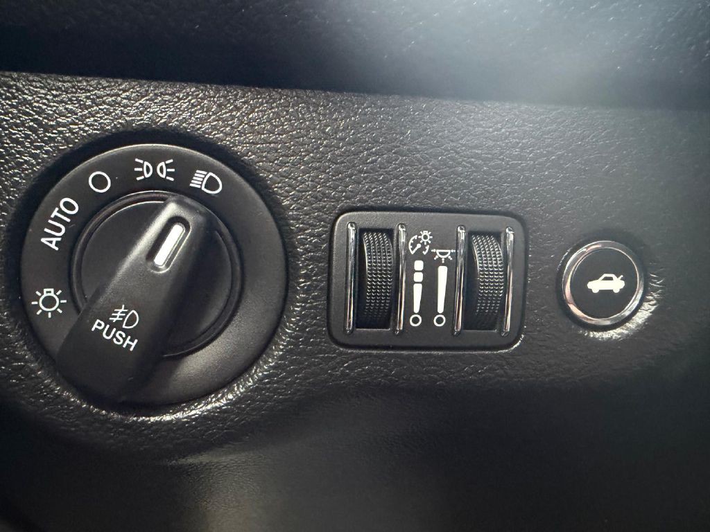 2019 Dodge Challenger Image 26