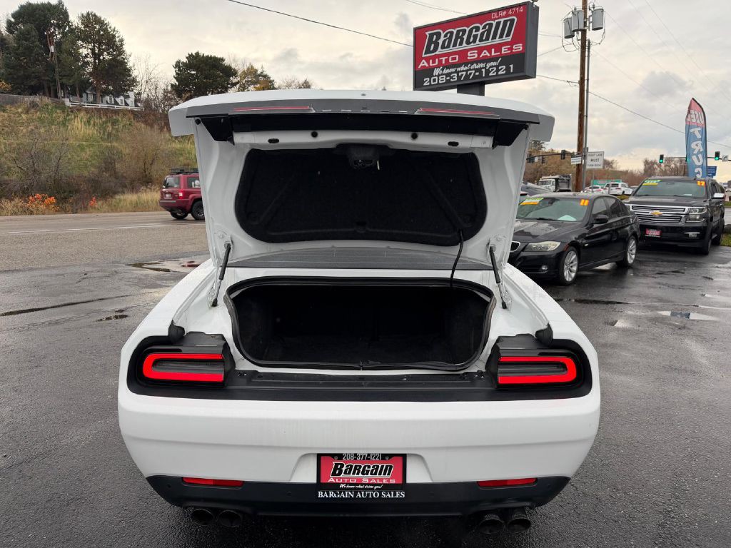 2015 Dodge Challenger Image 11