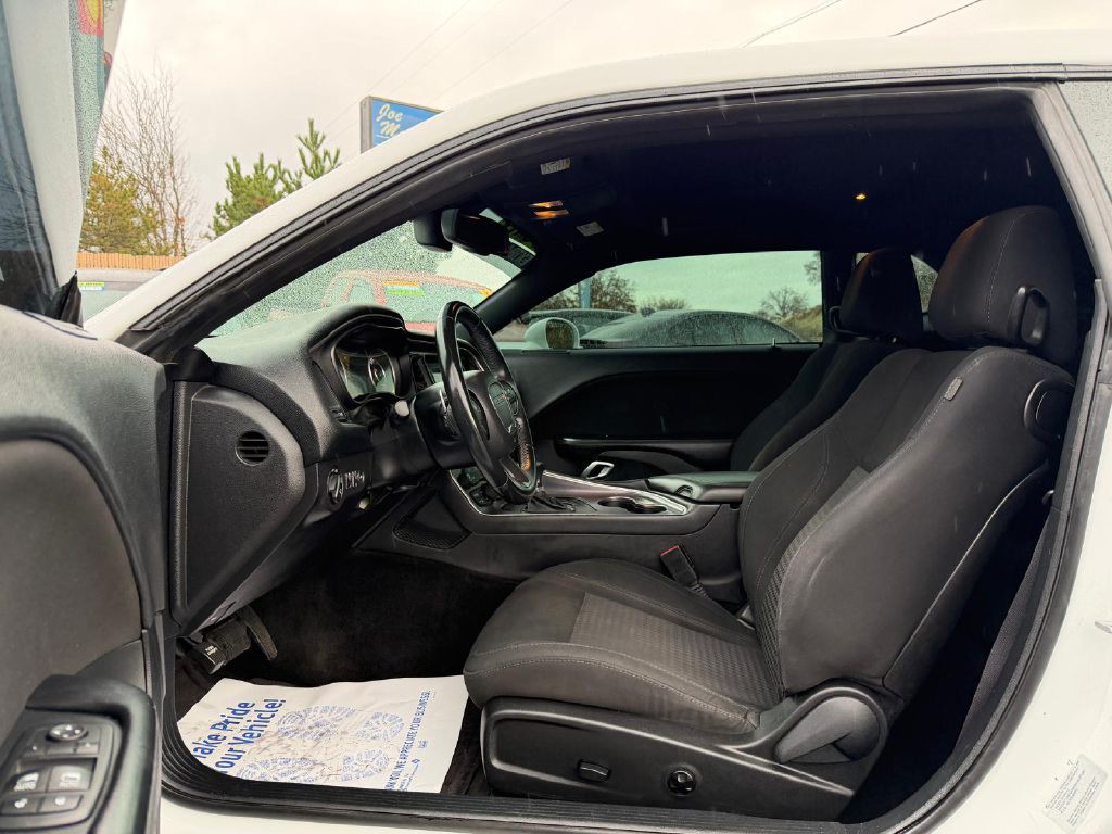 2015 Dodge Challenger Image 12