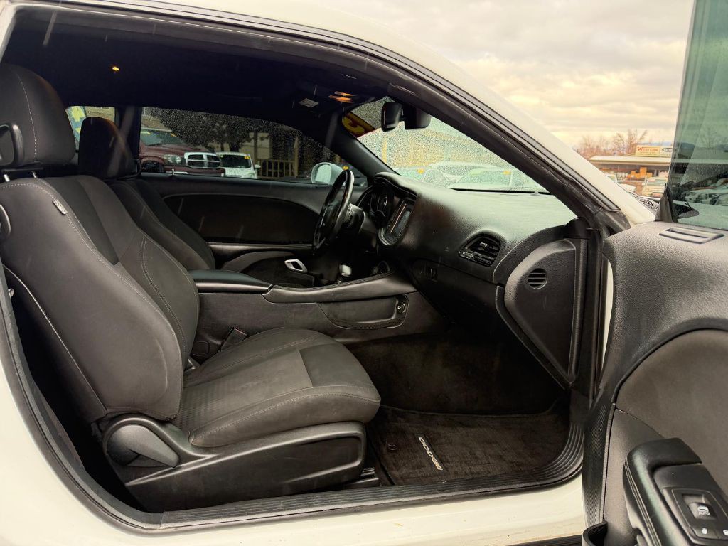 2015 Dodge Challenger Image 14