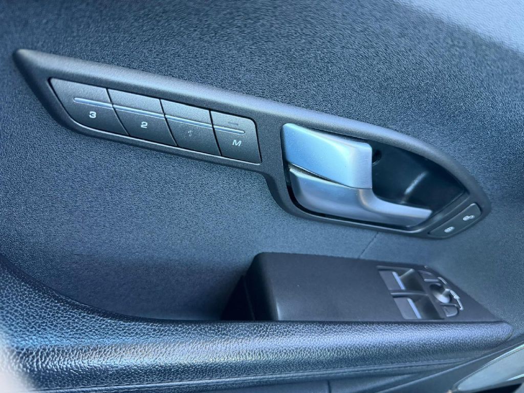 2015 Land Rover Range Rover Evoque Image 28