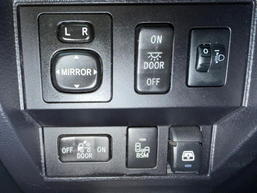 2017 Toyota Tundra Image 28