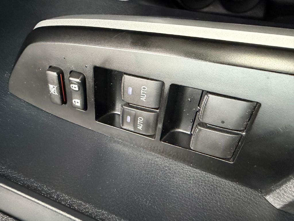 2015 Toyota Tundra Image 30