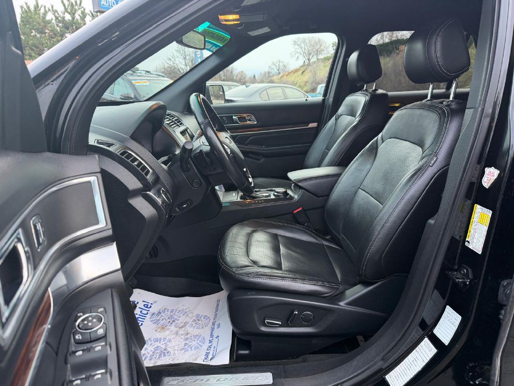 2017 Ford Explorer Image 12