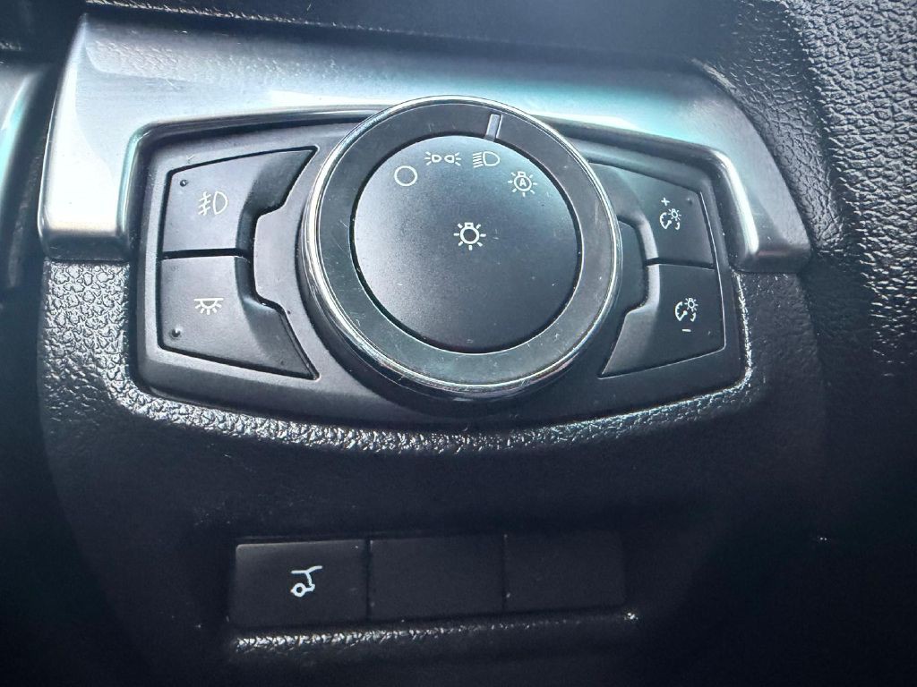 2017 Ford Explorer Image 30