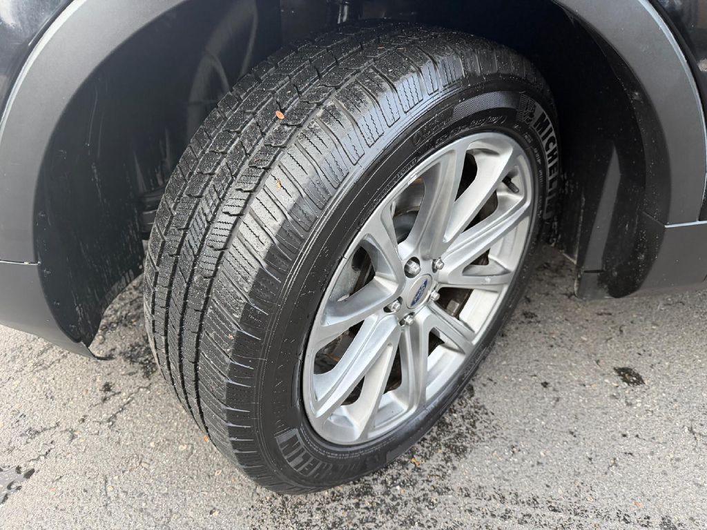 2017 Ford Explorer Image 35