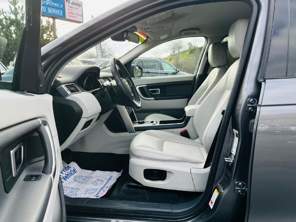 2017 Land Rover Discovery Sport Image 12