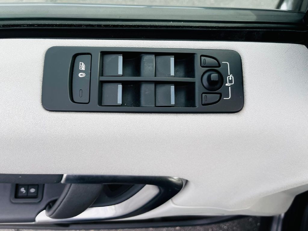 2017 Land Rover Discovery Sport Image 24