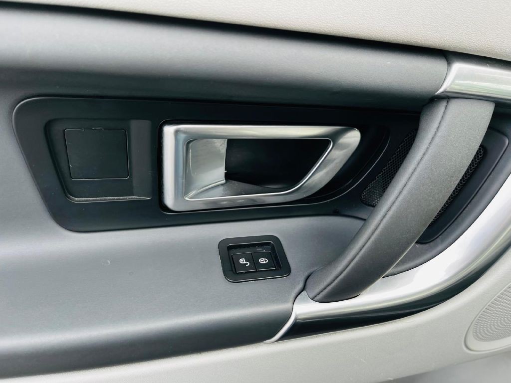 2017 Land Rover Discovery Sport Image 25