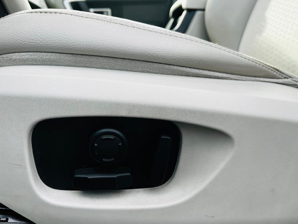 2017 Land Rover Discovery Sport Image 26