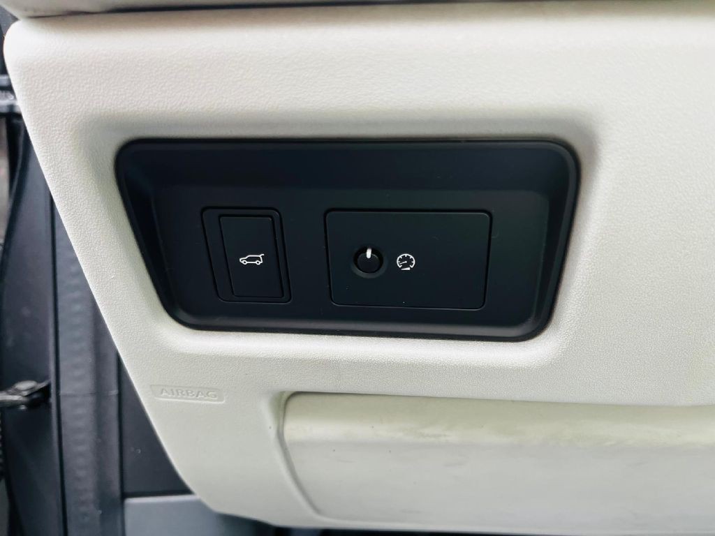 2017 Land Rover Discovery Sport Image 27