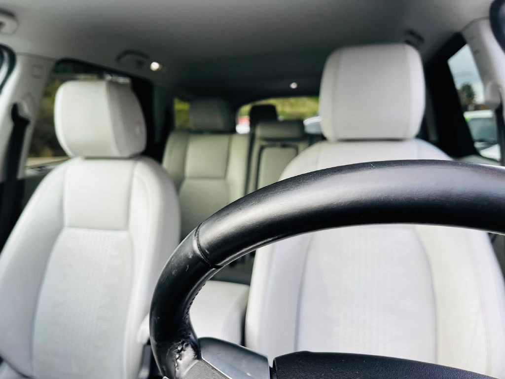 2017 Land Rover Discovery Sport Image 32