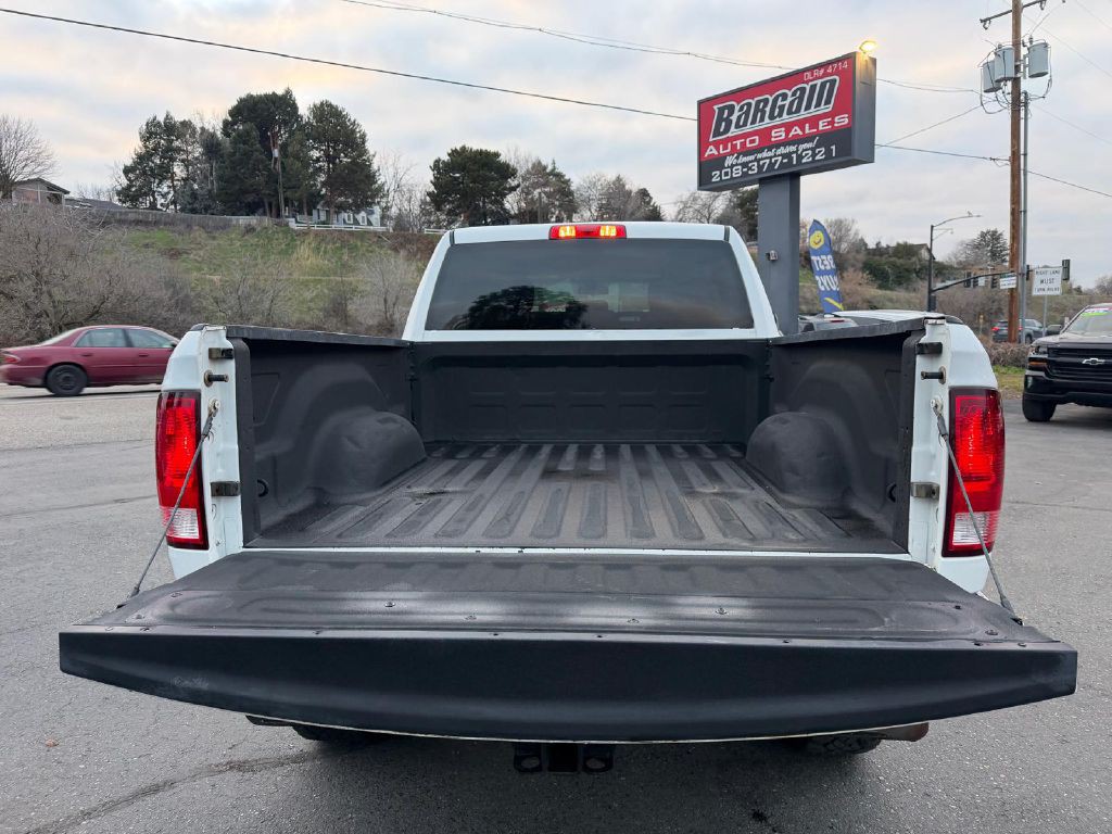 2017 RAM 3500 Image 11
