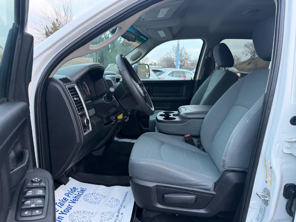 2017 RAM 3500 Image 12