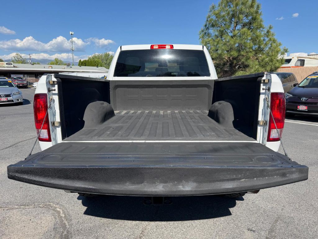 2017 RAM 3500 Image 11