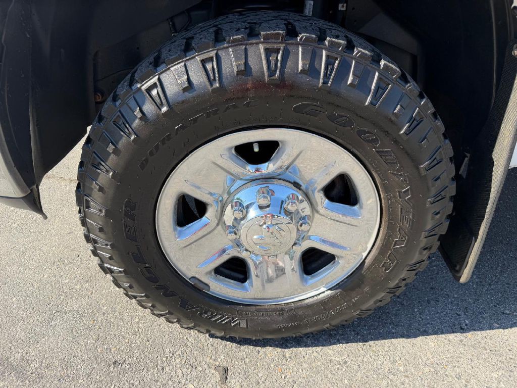 2017 RAM 3500 Image 31