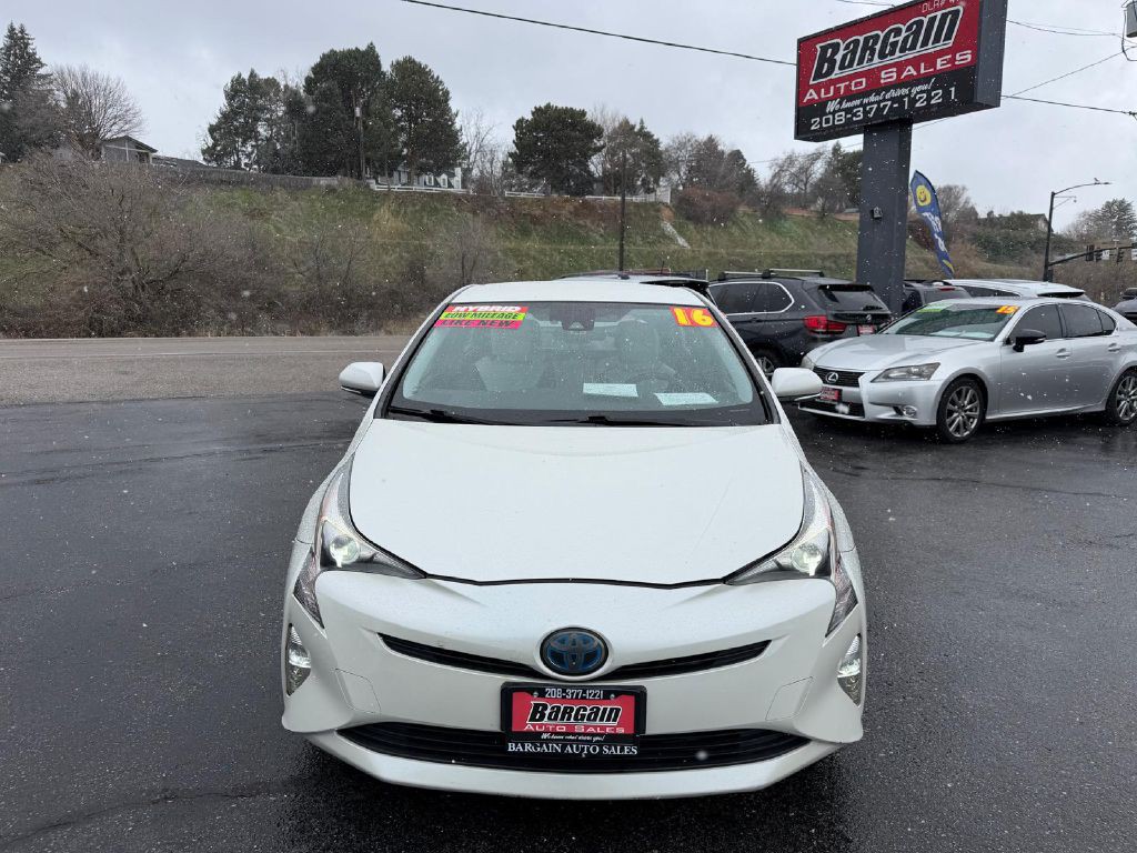 2016 Toyota Prius Image 2