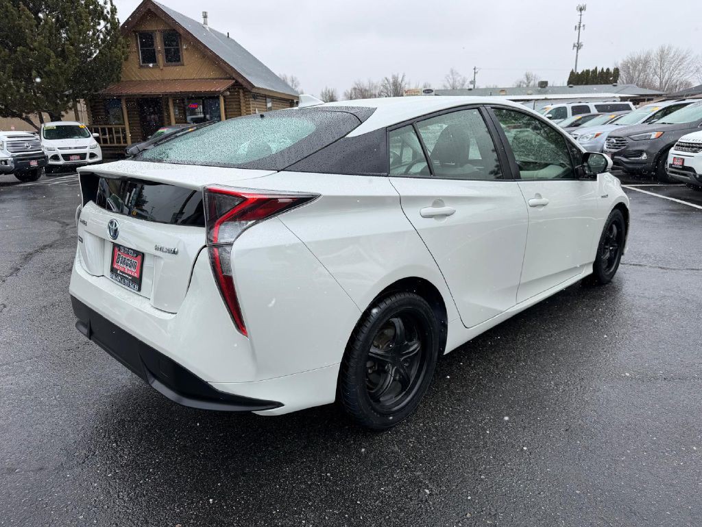 2016 Toyota Prius Image 7