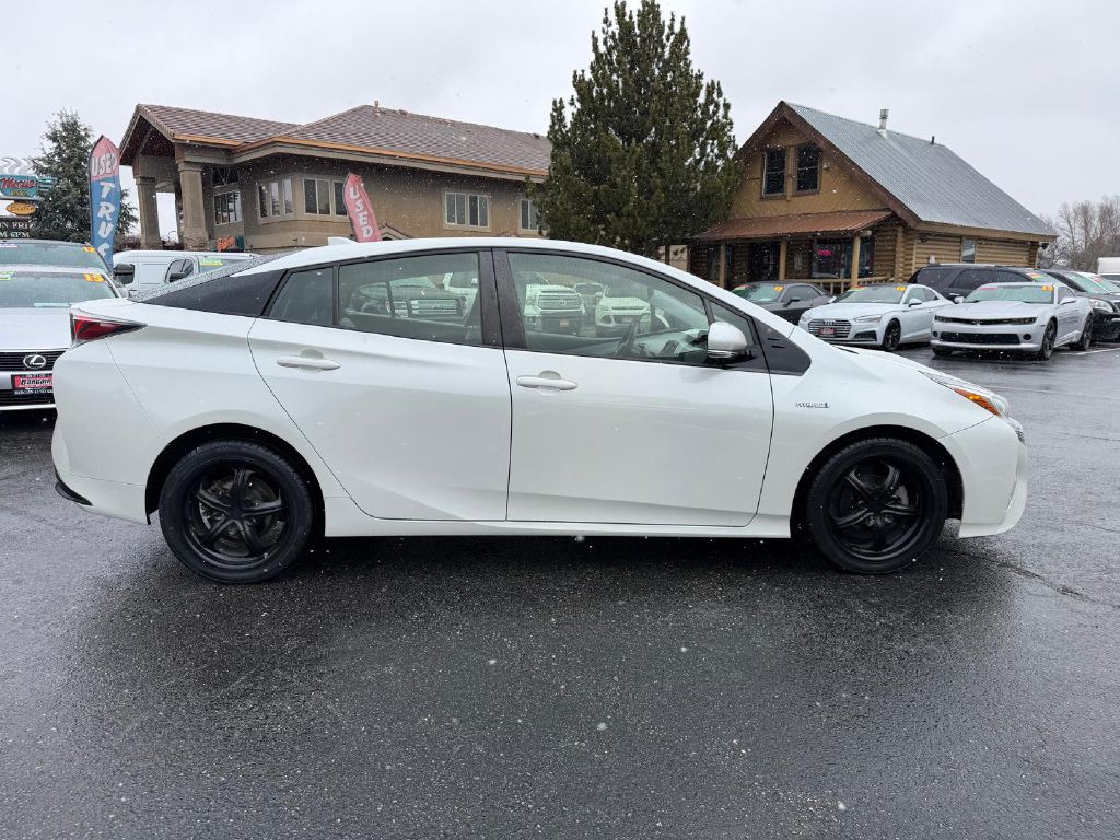 2016 Toyota Prius Image 8