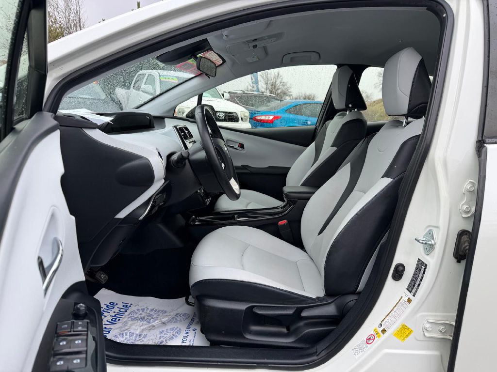 2016 Toyota Prius Image 12